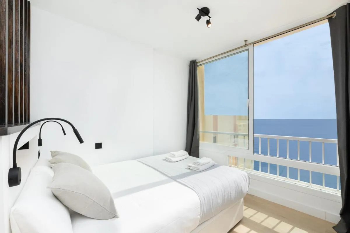 Image 1 of Beachfront PH Studio with amazing views RDR357