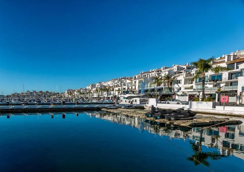 Image 3 of Beachfront Penthouse with sea views Puerto Banus