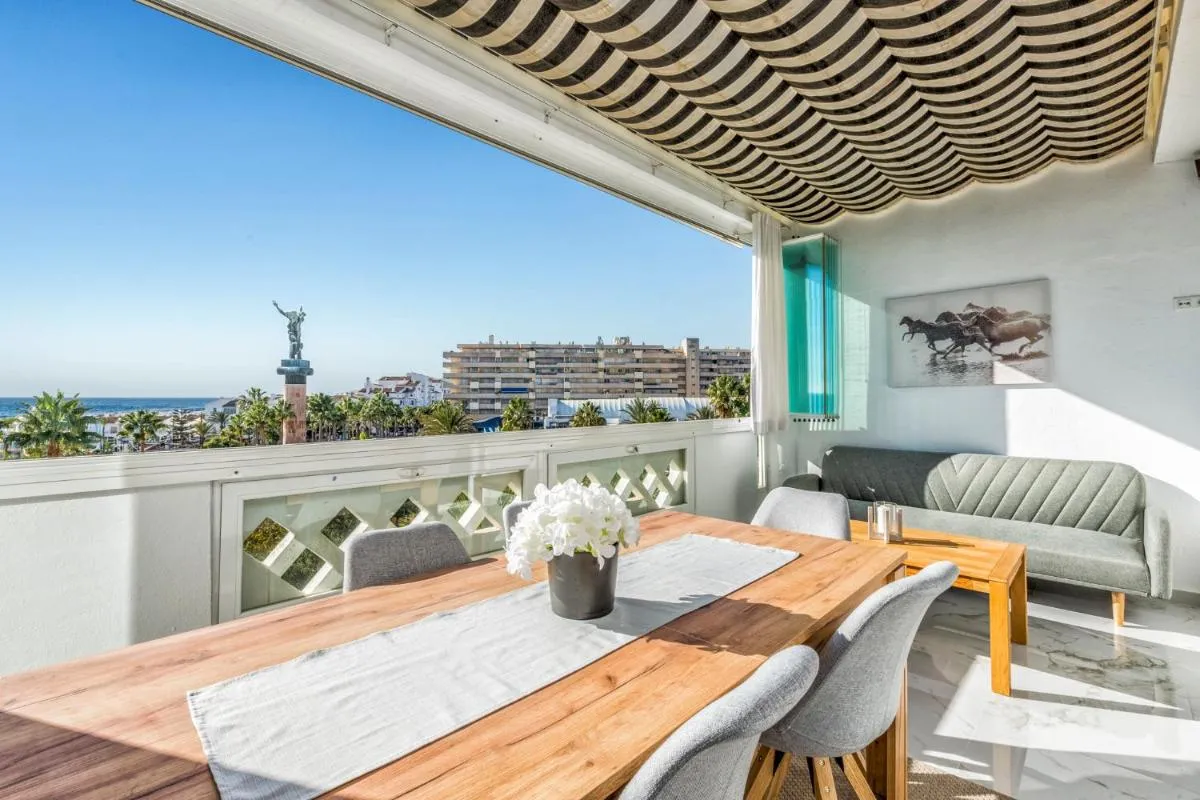 Image 6 of Beachfront Penthouse with sea views Puerto Banus