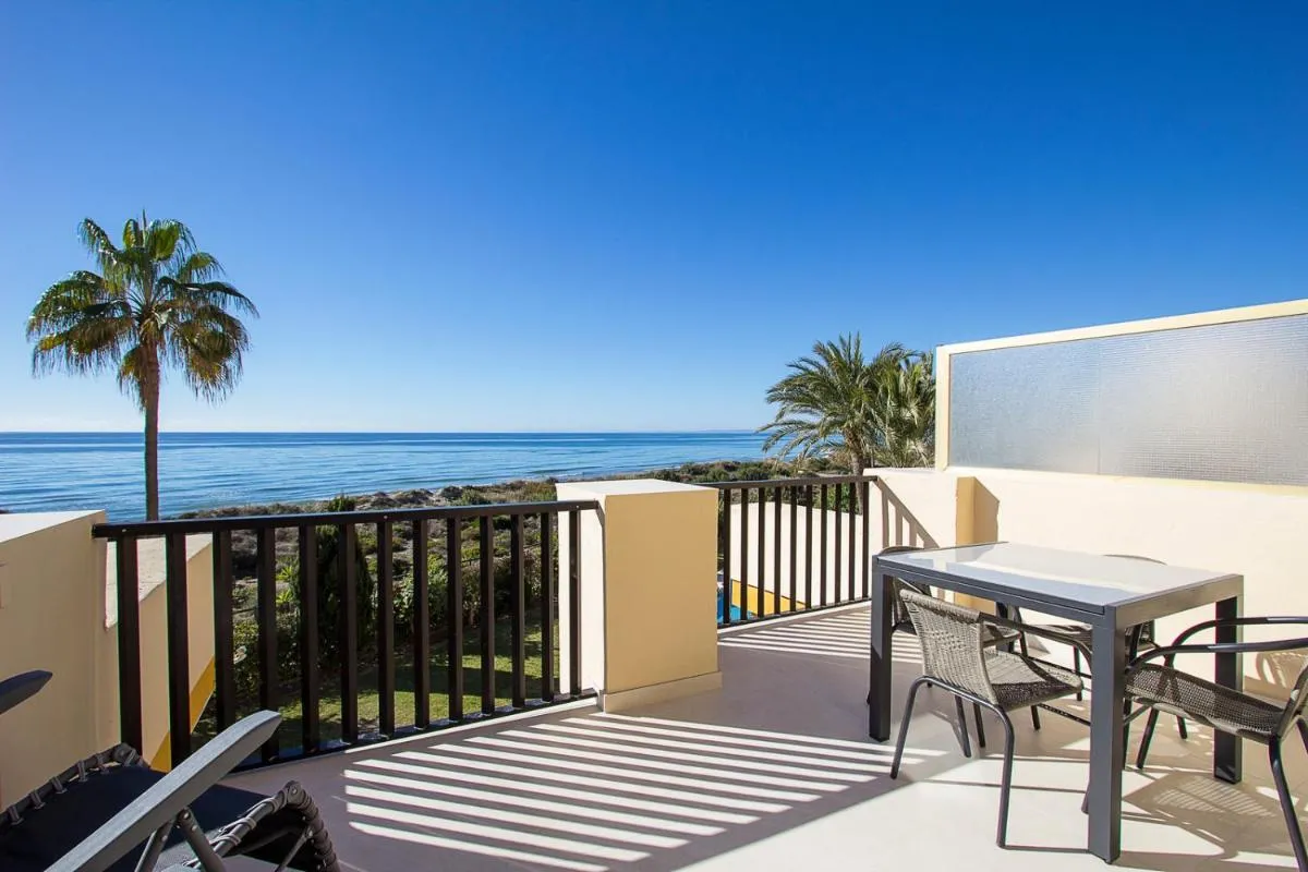 Image 5 of Beach front Studio in Elviria