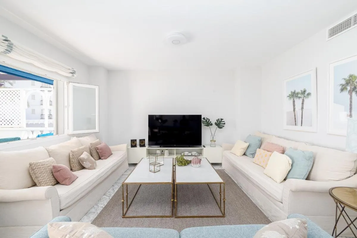 Image 3 of Beautiful 2 Bed Playas del Duque + Parking RDR294