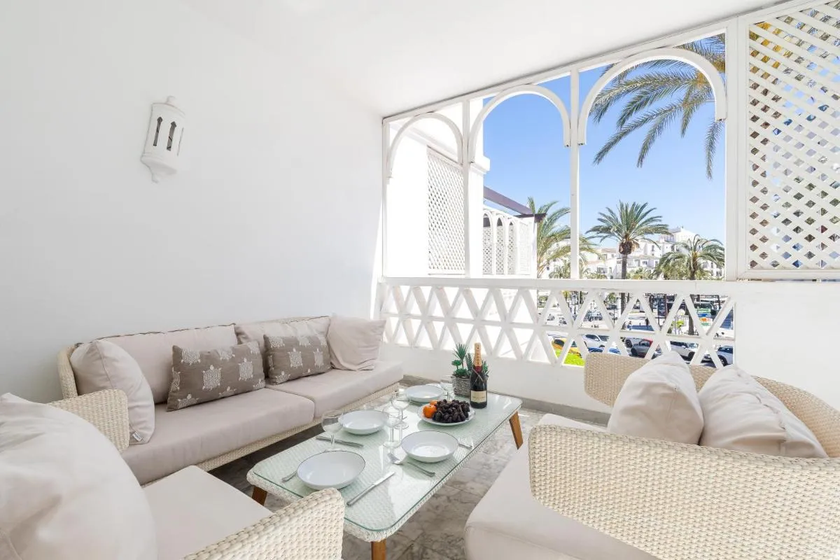 Image 4 of Beautiful 2 Bed Playas del Duque + Parking RDR294