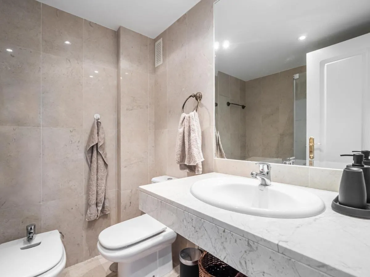 Image 4 of Beautiful 2 bed Apt with amazing views – RDR203