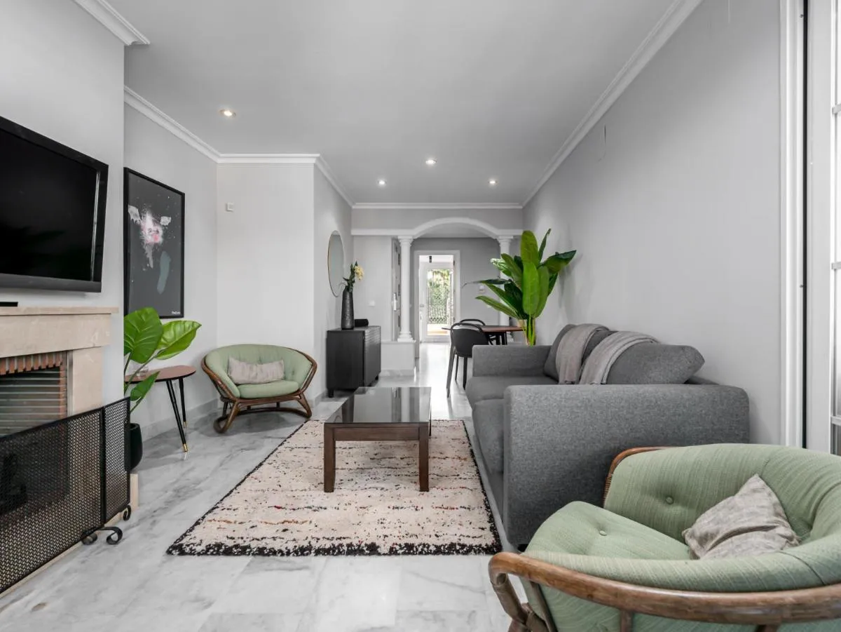 Image 2 of Beautiful 2 bed Apt with amazing views – RDR203