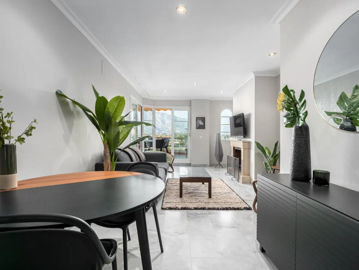 Image 1 of Beautiful 2 bed Apt with amazing views – RDR203