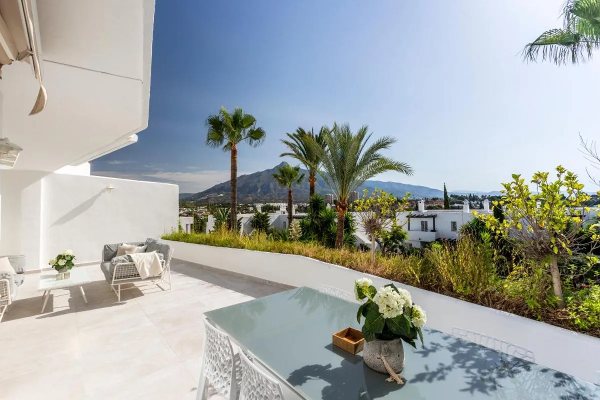 Image 2 of Bella Vista Puerto Banus apartment with sea views