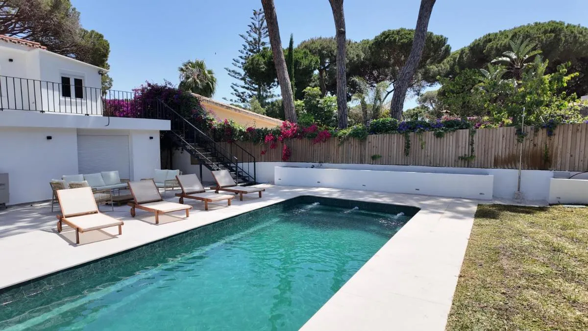 Image 1 of Casa Bahari near the beach with pool, BBQ, and lounge