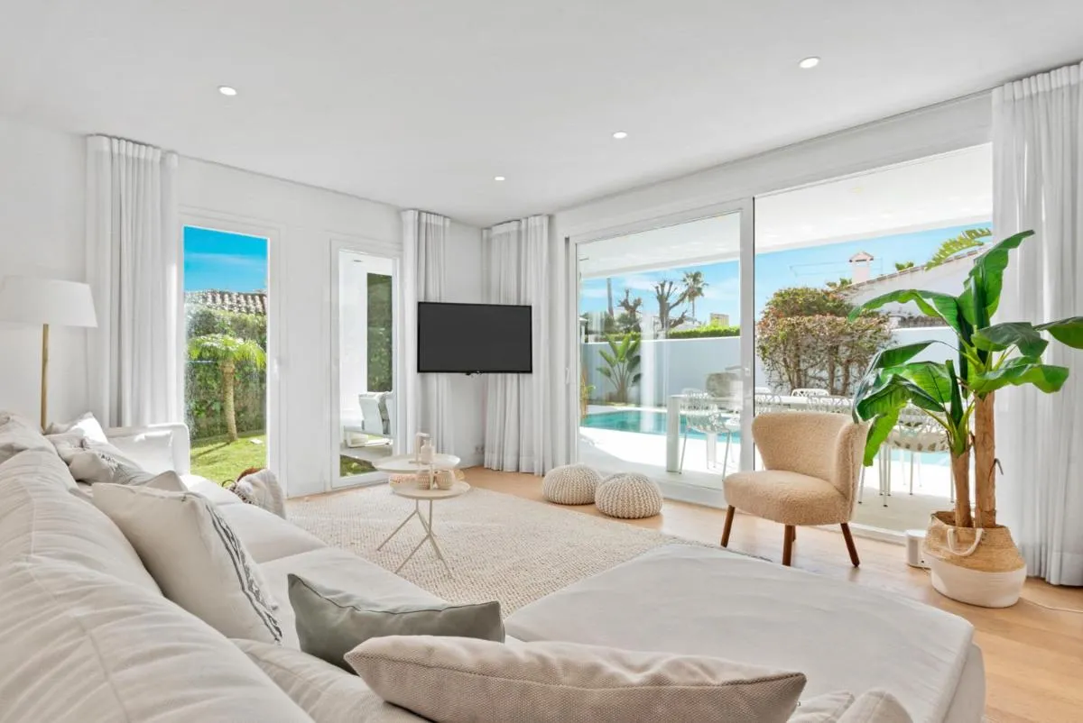 Image 1 of Casa Blanca