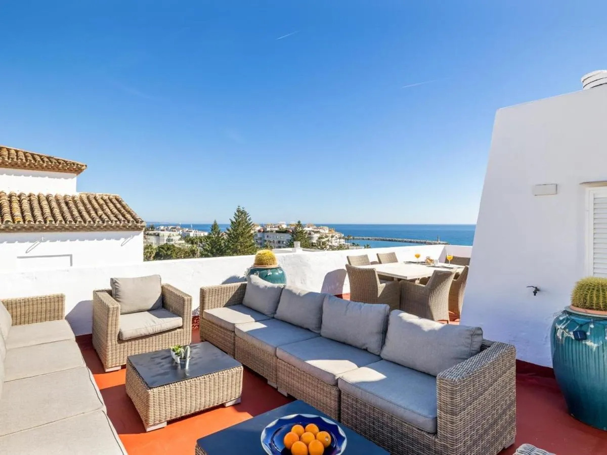 Image 1 of Casa cádiz 607 playas del duque