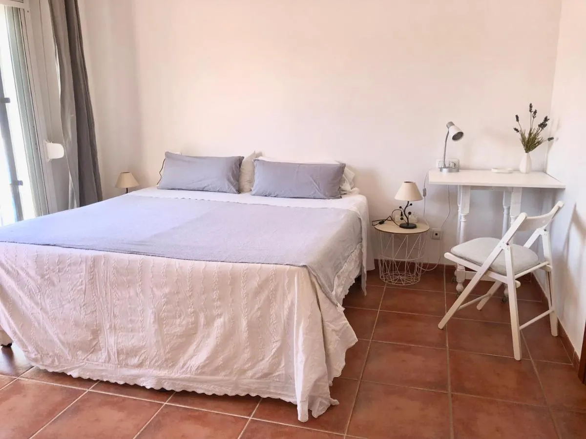 Image 2 of Charming 1 bedroom suite with shared kitchen next to Puerto Banus