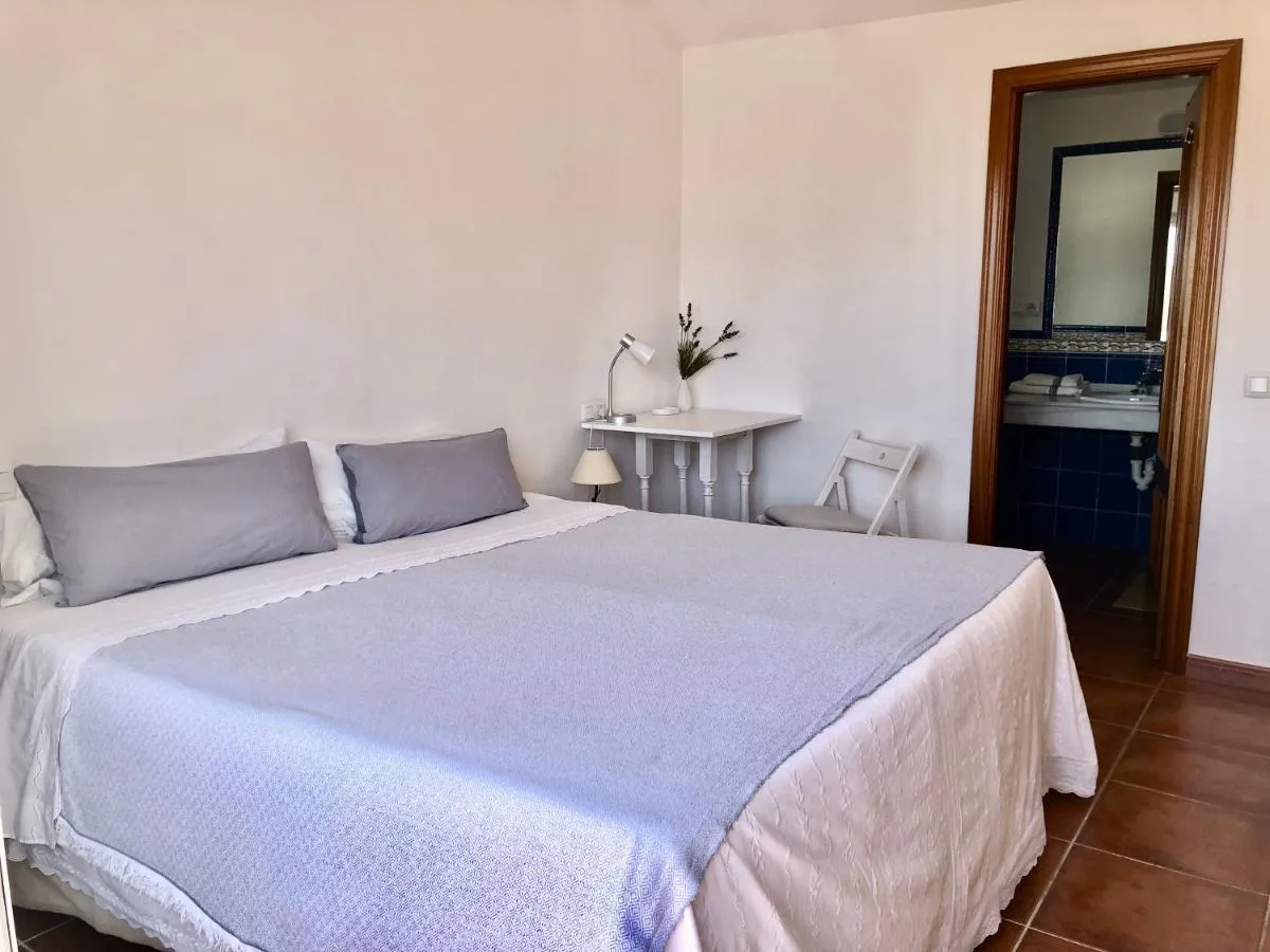 Image 4 of Charming 1 bedroom suite with shared kitchen next to Puerto Banus