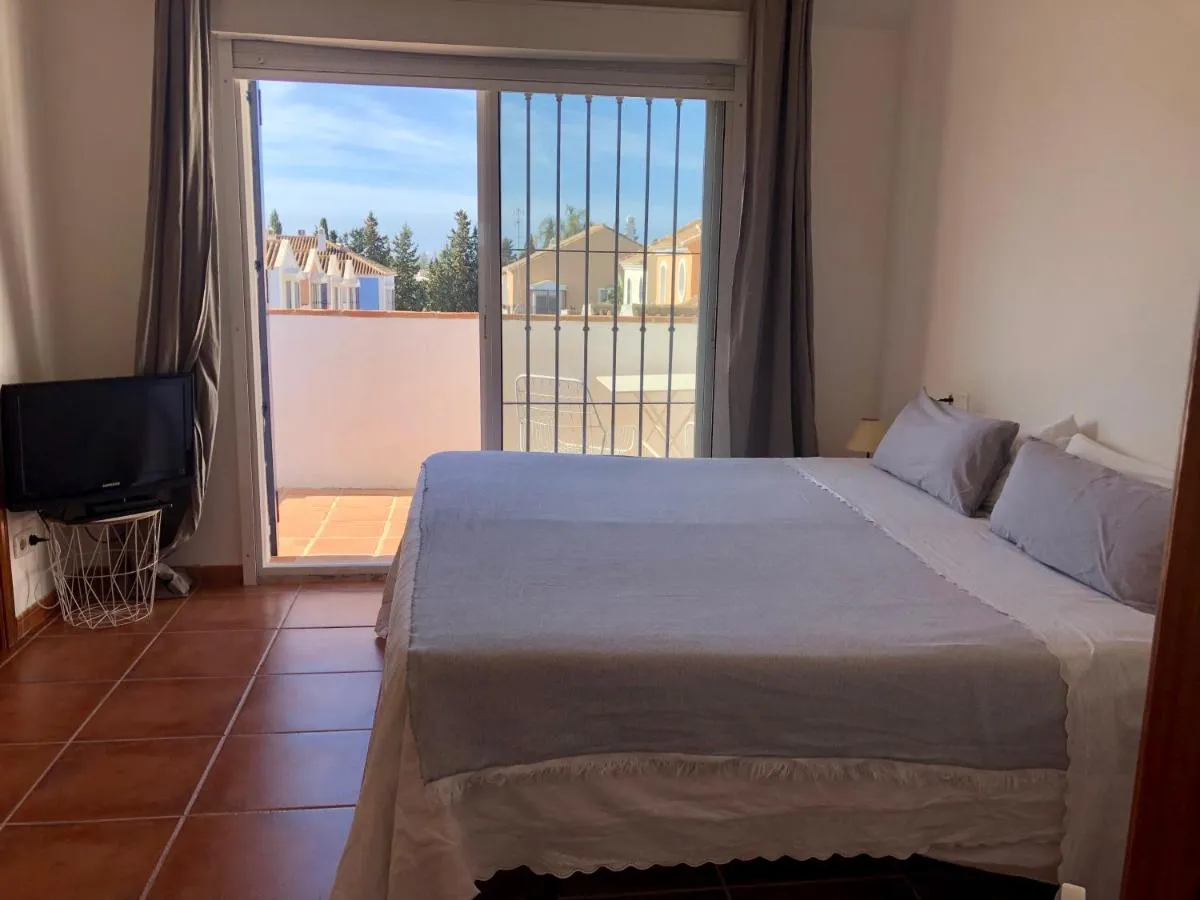Image 5 of Charming 1 bedroom suite with shared kitchen next to Puerto Banus