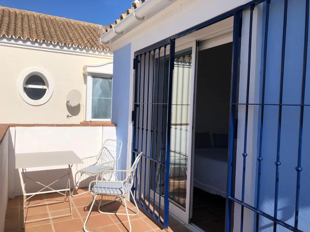 Image 6 of Charming 1 bedroom suite with shared kitchen next to Puerto Banus