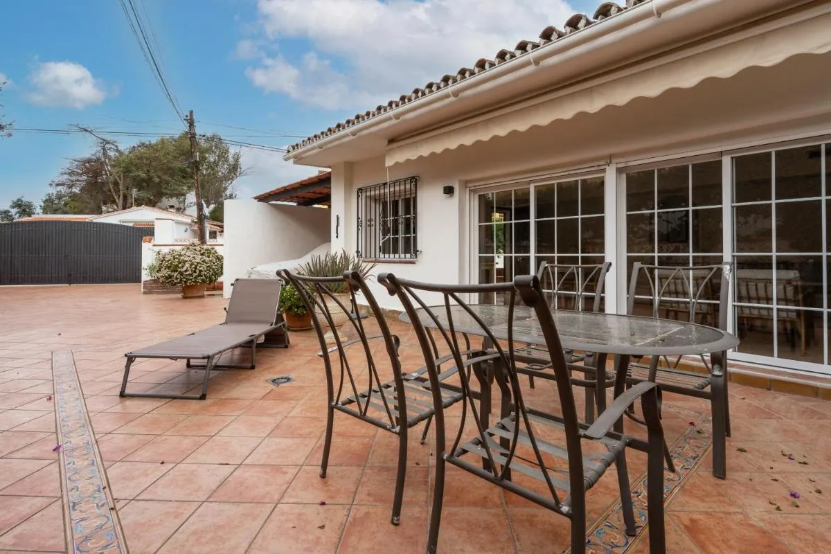 Image 5 of Charming two bedroom house close to the sea