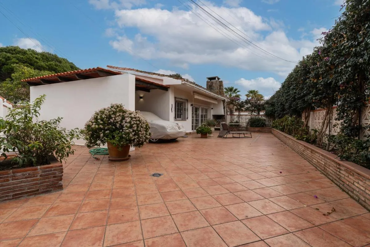 Image 3 of Charming two bedroom house close to the sea