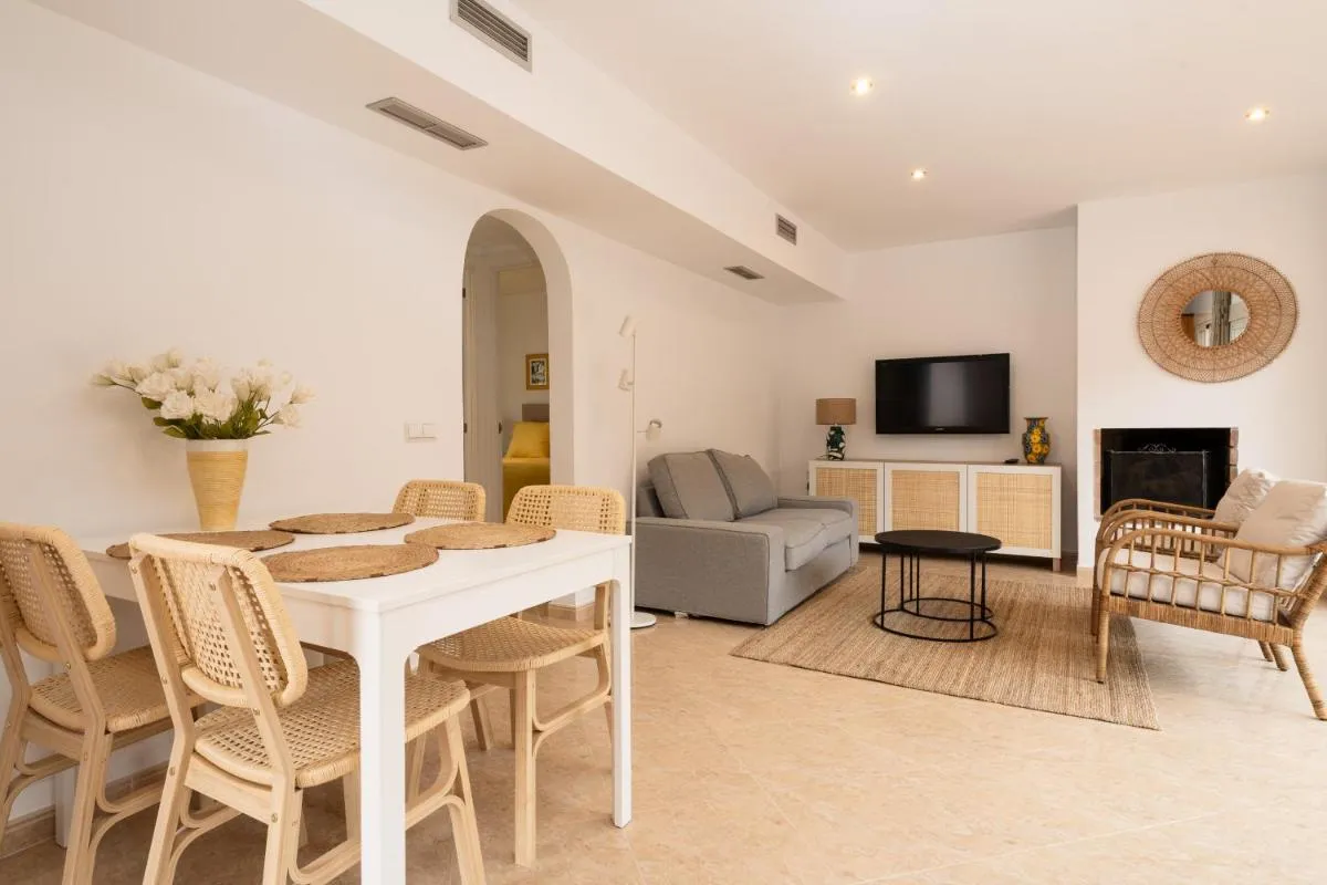 Image 2 of Charming two bedroom house close to the sea