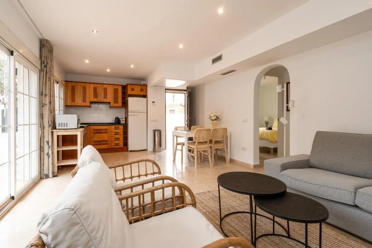 Image 4 of Charming two bedroom house close to the sea