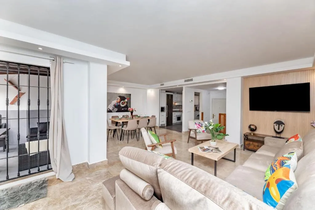 Image of Cozy 4 bedroom Townhouse with Swimming Pool