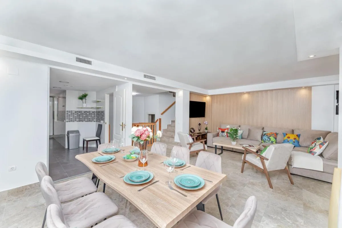 Image 4 of Cozy 4 bedroom Townhouse with Swimming Pool