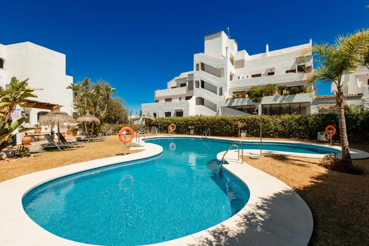 Image 5 of Cozy apartment, with mountain views and large private terrace, on the Golden Mile, Marbella