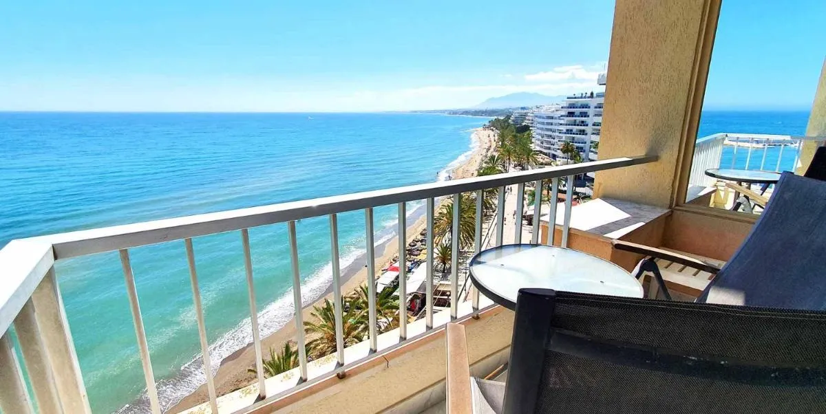 Image 4 of Diana 808 South-Facing Beachfront Studio with amazing sea views