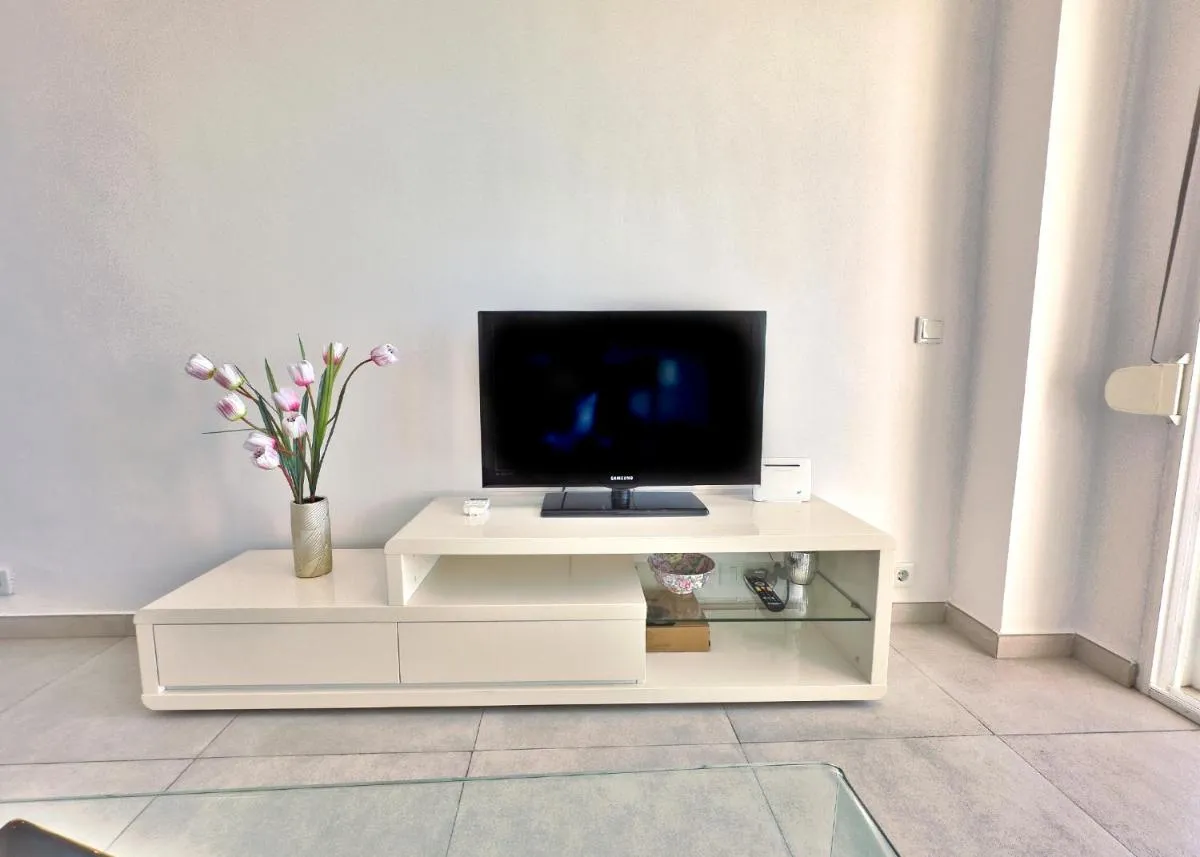 Image 1 of Diana 905. Superb south-facing one-bedroom apartment with amazing sea views.