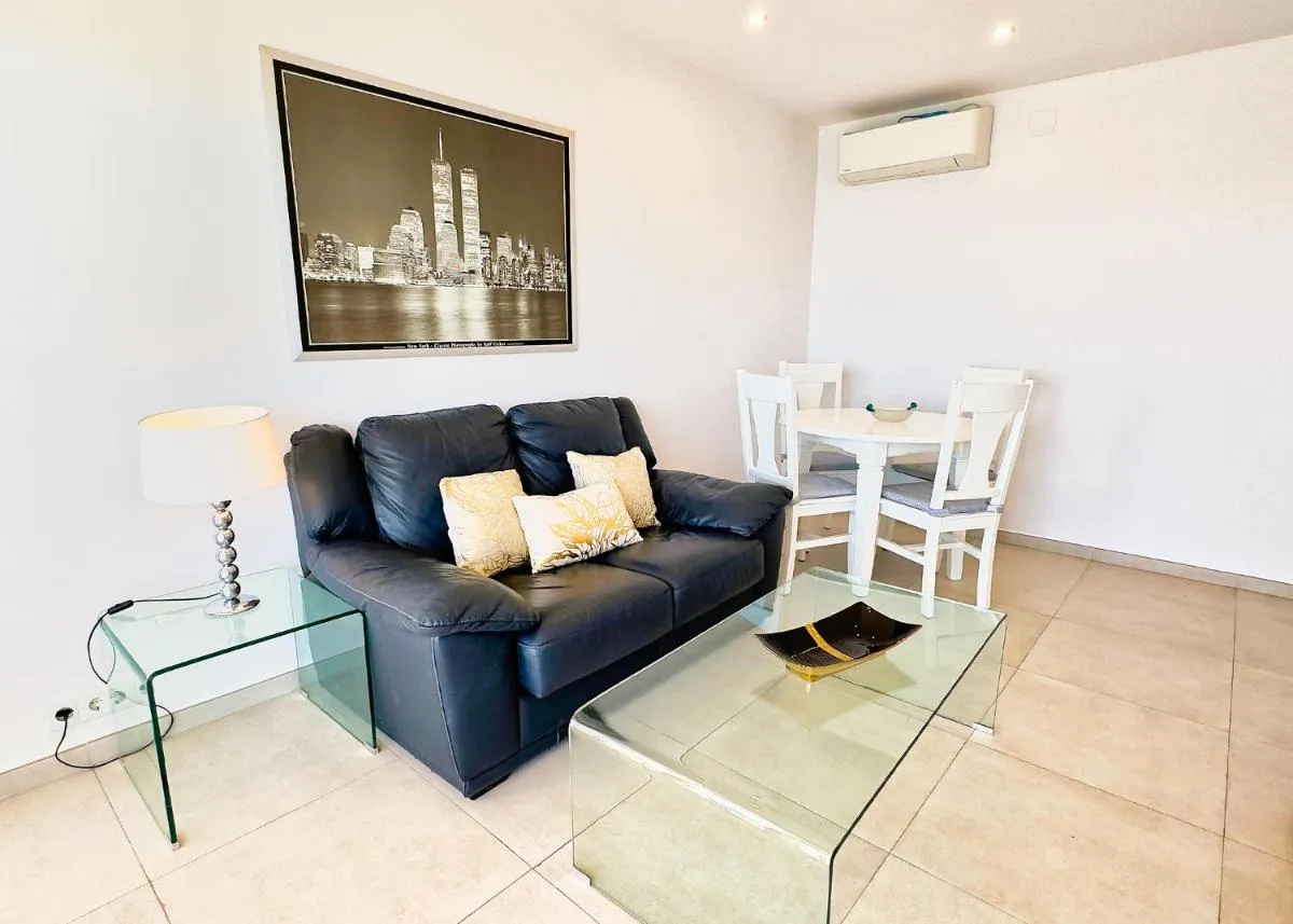 Image 2 of Diana 905. Superb south-facing one-bedroom apartment with amazing sea views.