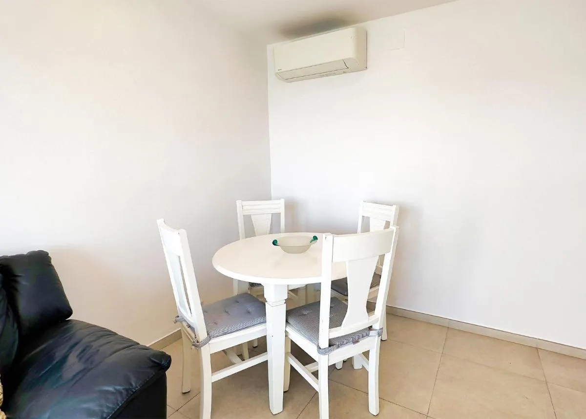 Image 5 of Diana 905. Superb south-facing one-bedroom apartment with amazing sea views.
