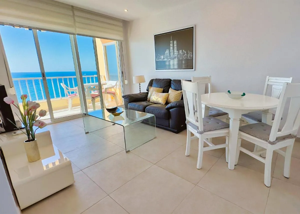 Image 6 of Diana 905. Superb south-facing one-bedroom apartment with amazing sea views.