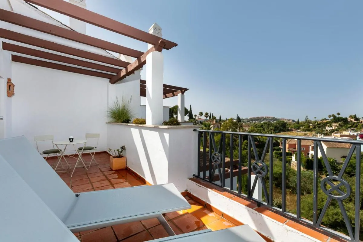 Image 4 of Duplex Apt with Rooftop Terrace Aloha Royal RDR230