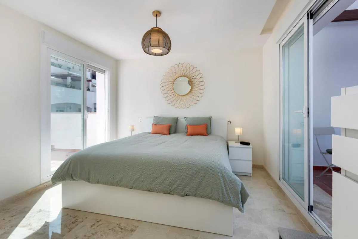 Image 3 of Duplex Apt with Rooftop Terrace Aloha Royal RDR230