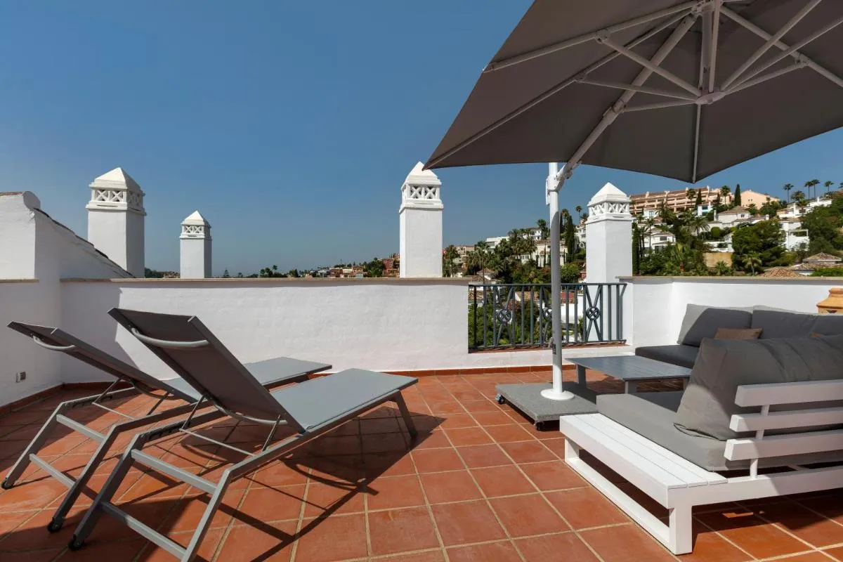Image 1 of Duplex Apt with Rooftop Terrace Aloha Royal RDR230