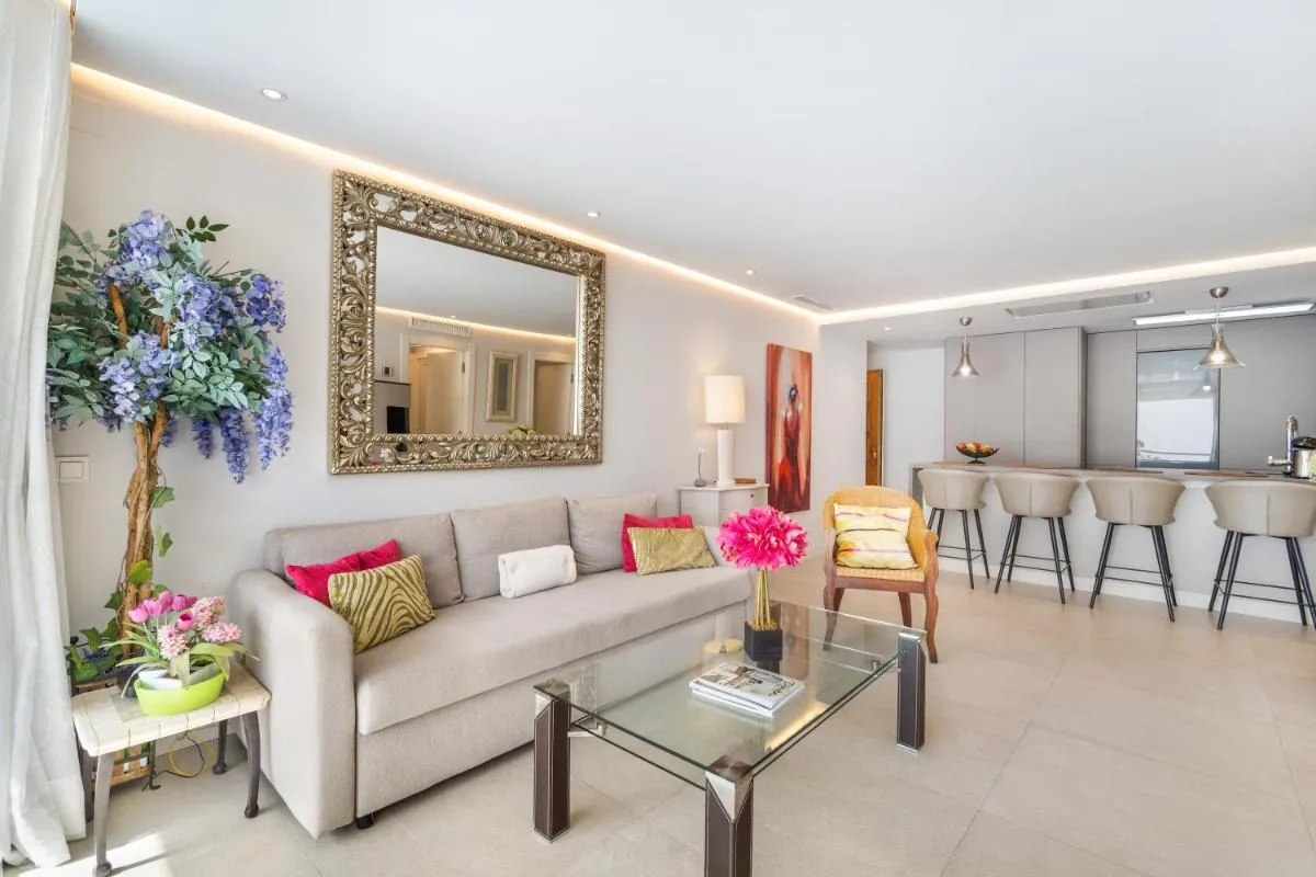 Image 1 of Elegant Marbella Beachside