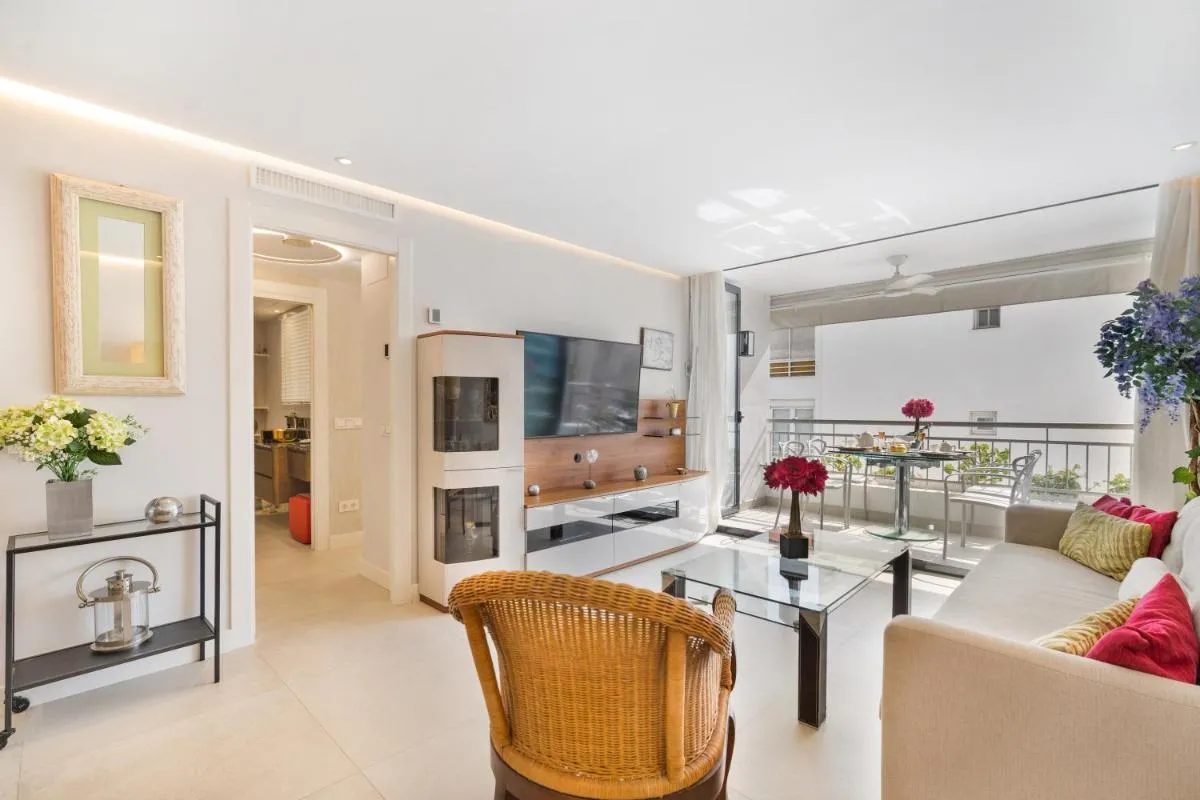 Image 2 of Elegant Marbella Beachside