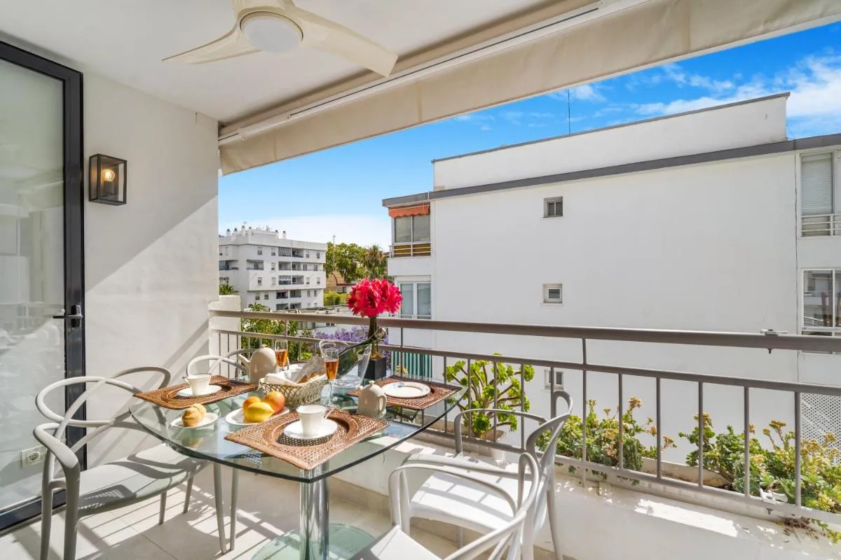 Image 5 of Elegant Marbella Beachside