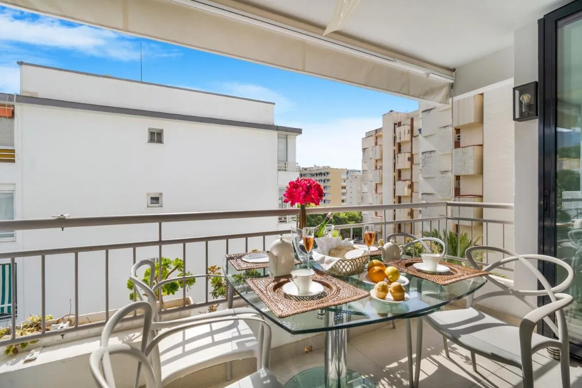 Image 6 of Elegant Marbella Beachside