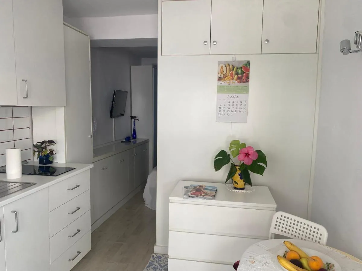 Image 2 of Encantador estudio en Marbella