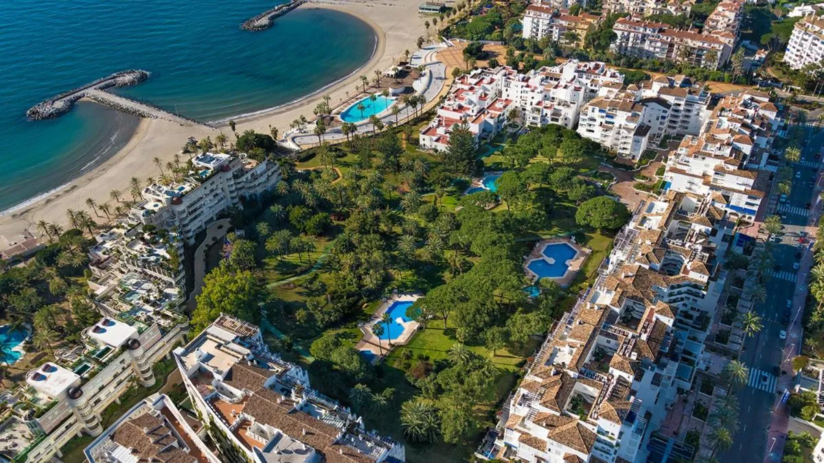 Image 1 of Espacioso apartamento en 1ª línea de playa