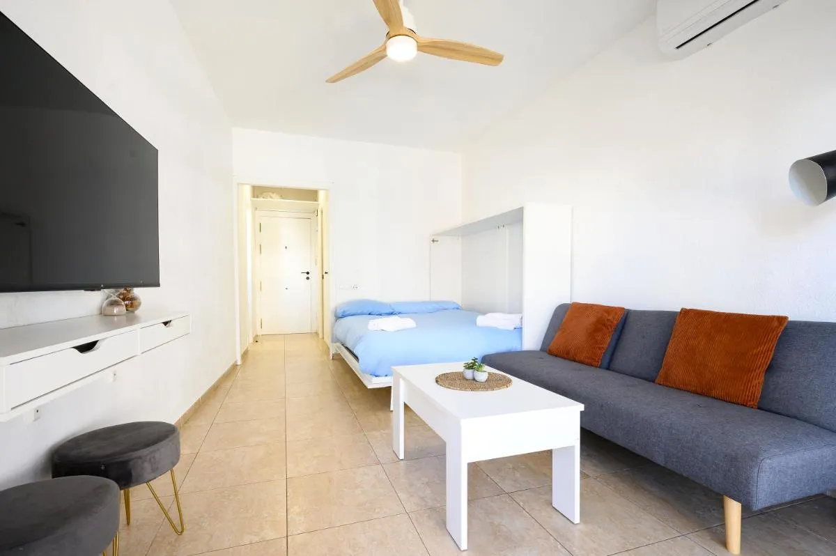 Image 1 of Estudio Alhambra Beach I