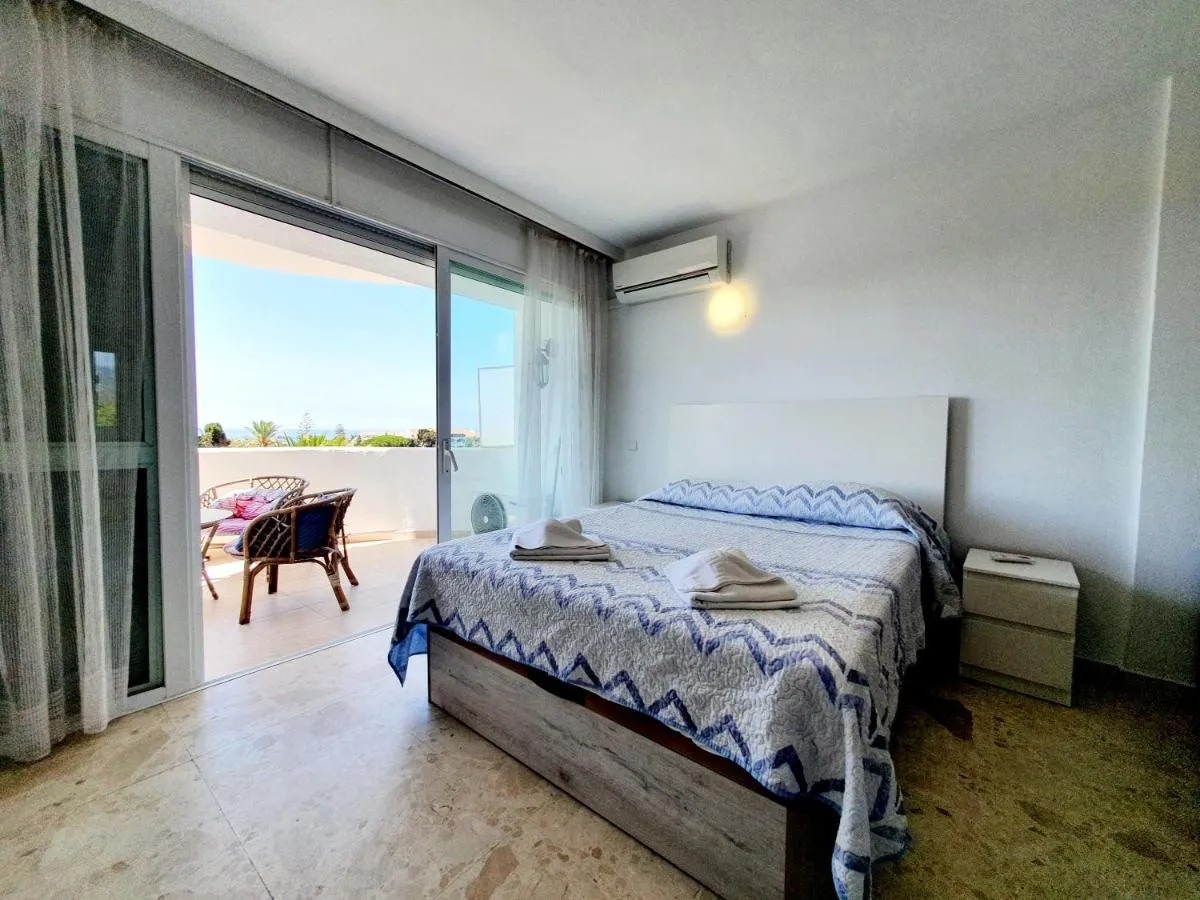 Image 3 of Estudio Coronado 324