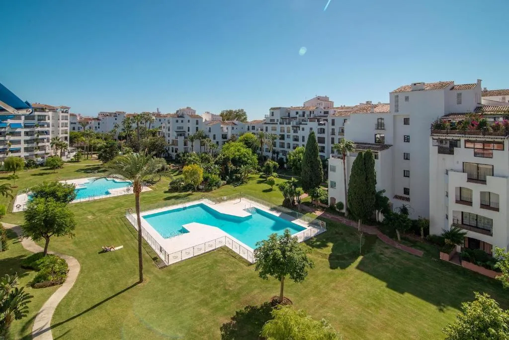 Image of Excellent Banús with pool and parking RDR420