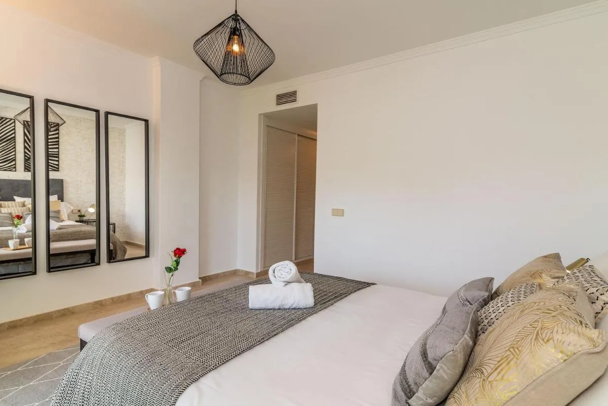 Image 2 of Excellent Banús with pool and parking RDR420