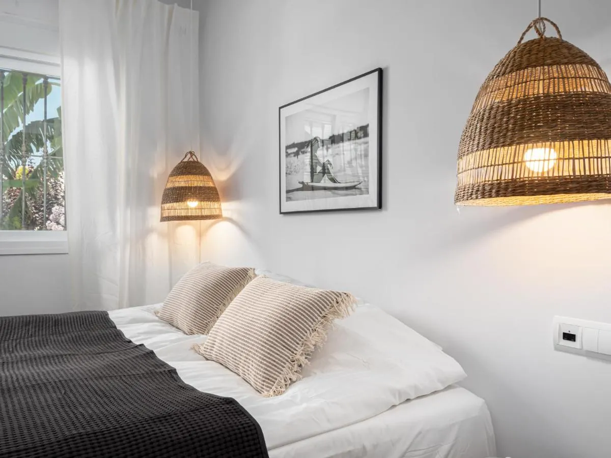 Image 4 of FRESH Renovated 2 bed Apt in best location RDR236