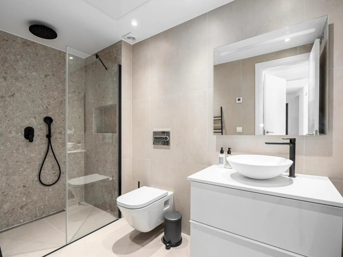 Image 6 of FRESH Renovated 2 bed Apt in best location RDR236