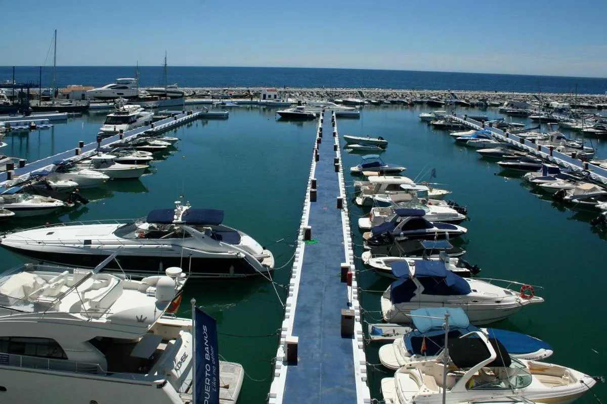 Image 1 of FRONT PORT LINE SLEEPS 6
