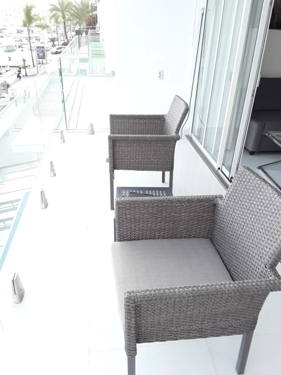 Image 4 of FRONT PORT LINE SLEEPS 6