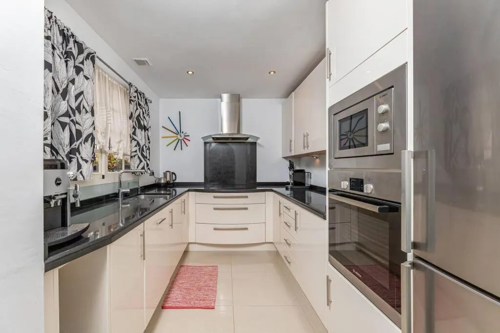 Image 2 of Fantastic rental with rooftop terrace Aloha Pueblo RDR309