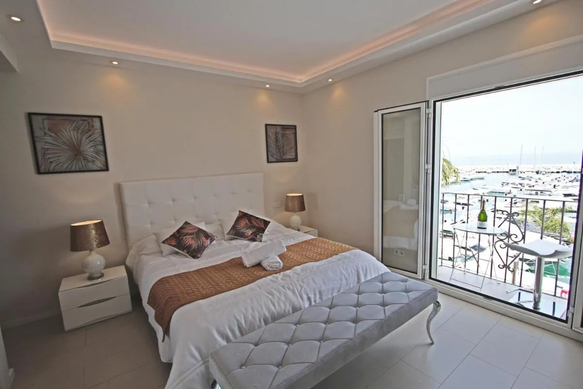 Image 5 of First Line Luxury Penthouse, Puerto Banús, Marbella