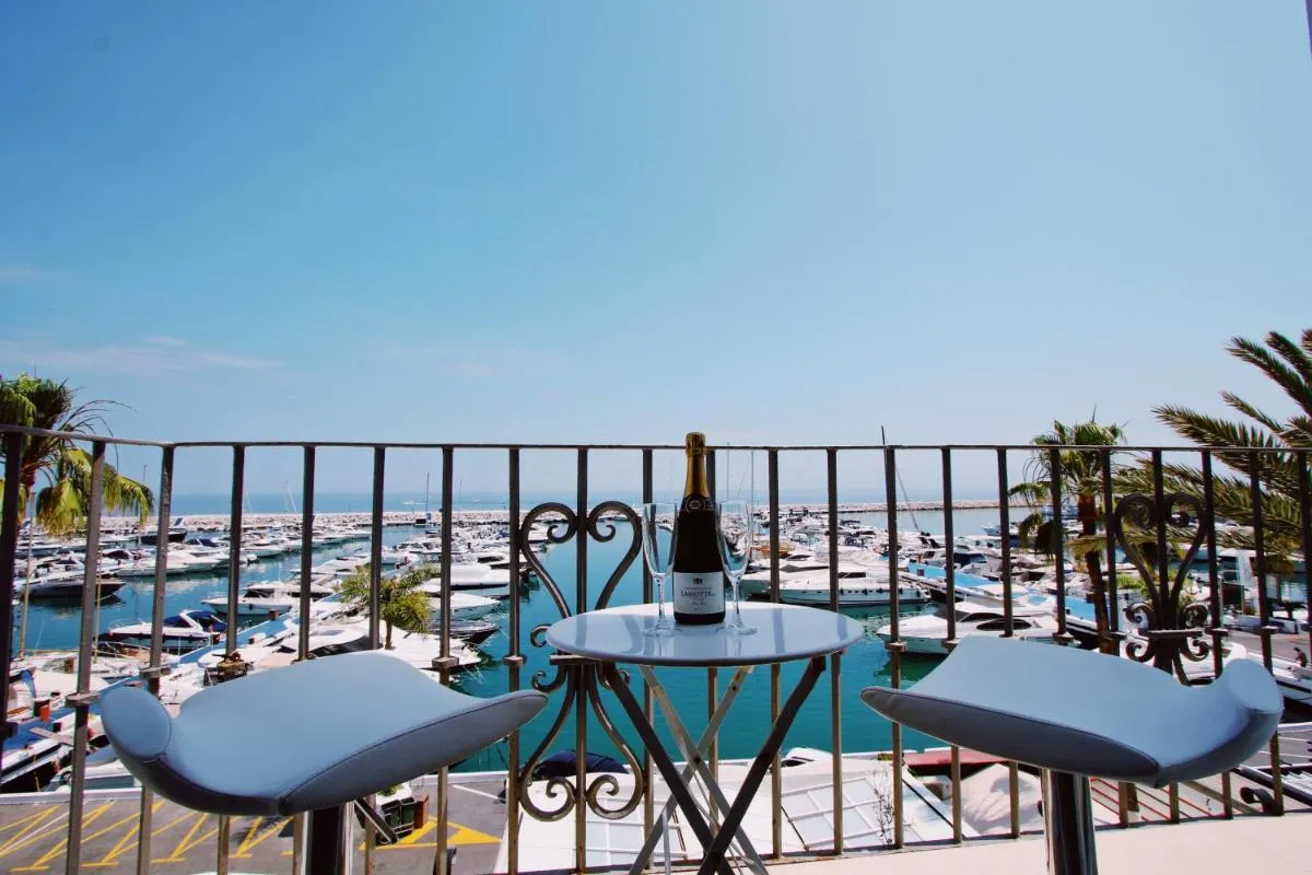 Image 2 of First Line Luxury Penthouse, Puerto Banús, Marbella