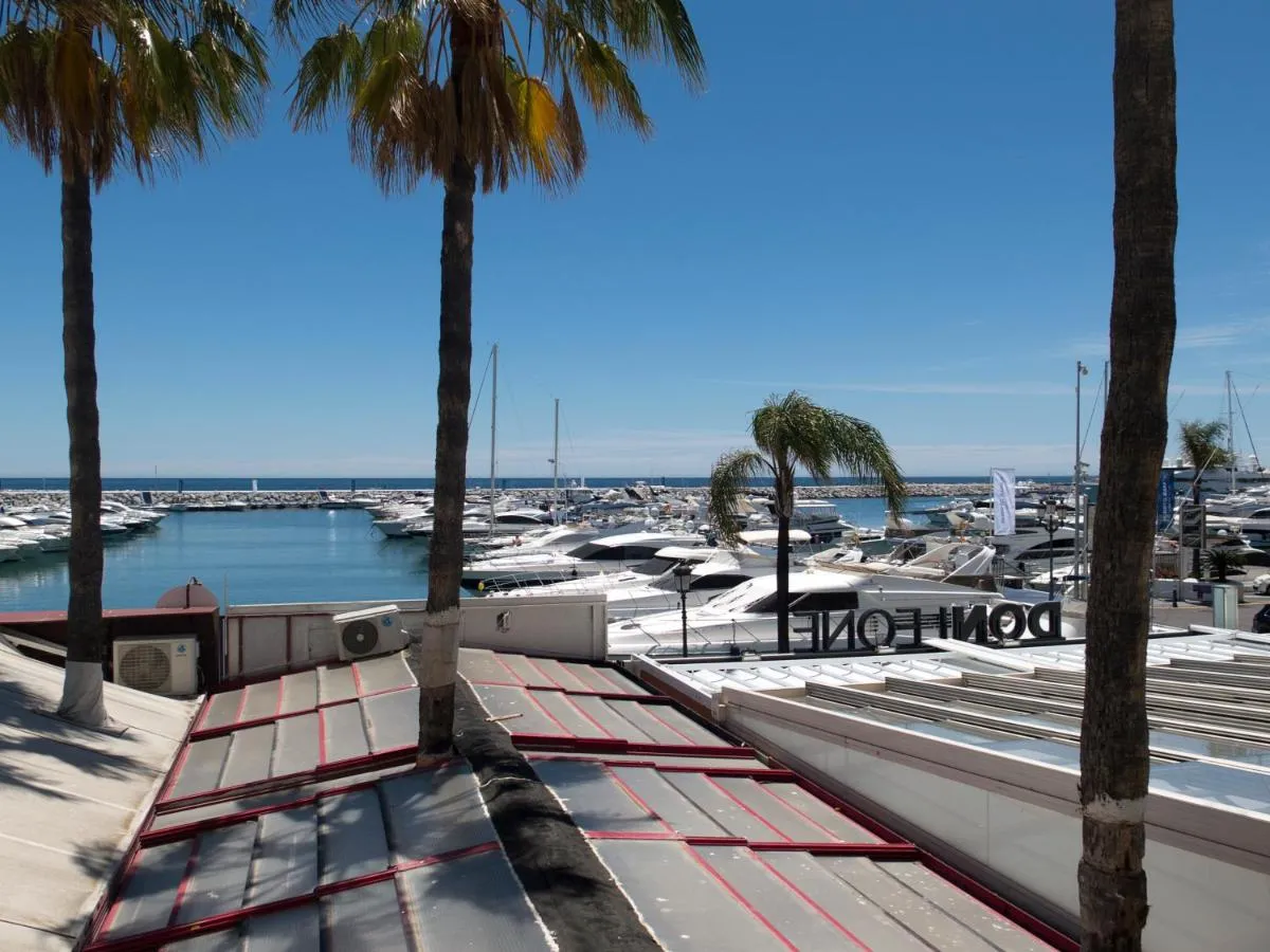 Image 3 of First Line P. Banus Sleeps 4